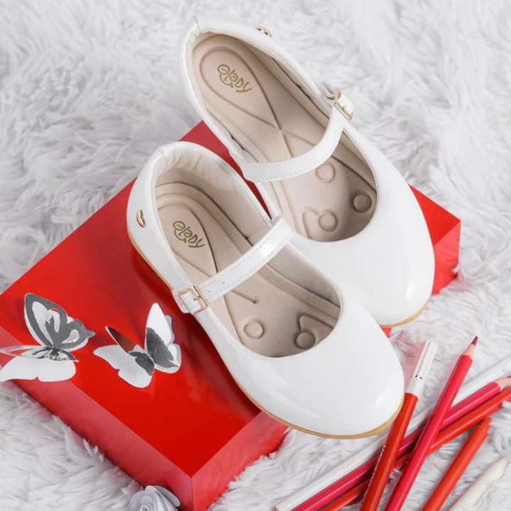 Sapatilha Infantil Feminina em Verniz – Conforto, Estilo e Versatilidade