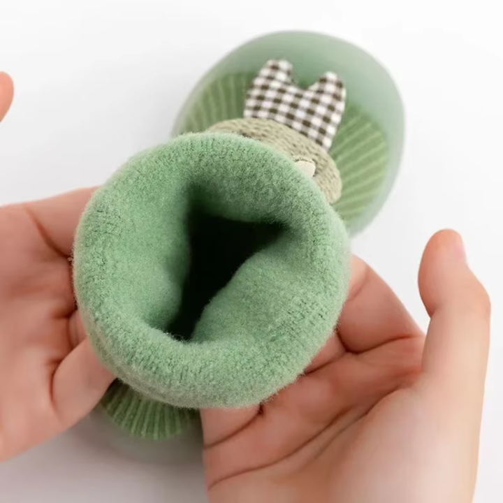 WarmNest – Meia-Sapatinho Antiderrapante para Primeiros Passinhos no Inverno