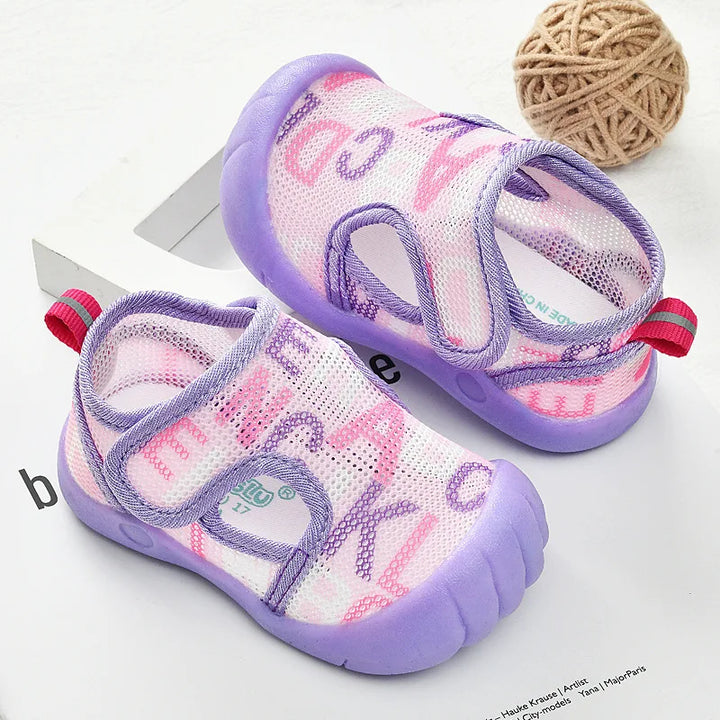 Marca sandálias do bebê verão novo 0-3y sapato de caminhada do bebê luz gril sandálias anti deslizamento sola macia menino sapato popular atacado criança sapatos