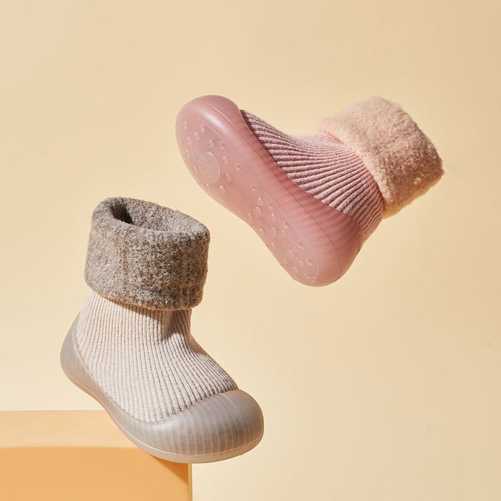 WarmNest – Meia-Sapatinho Antiderrapante para Primeiros Passinhos no Inverno
